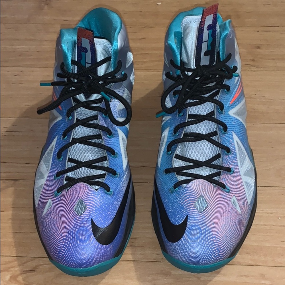 MEN NIKE SNEAKERS
